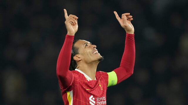 Virgil van Dijk en el PSG vs Liverpool.