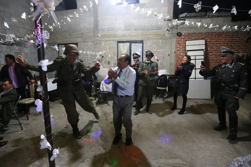 Se casan en boda con temática 'nazi' en Tlaxcala