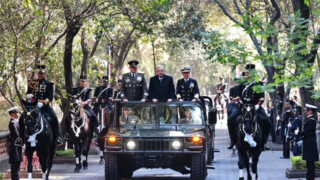 Andrés Manuel López Obrador, presidente de México, encabezó la ceremonia con motivo del 111 aniversario de la Marcha de la Lealtad