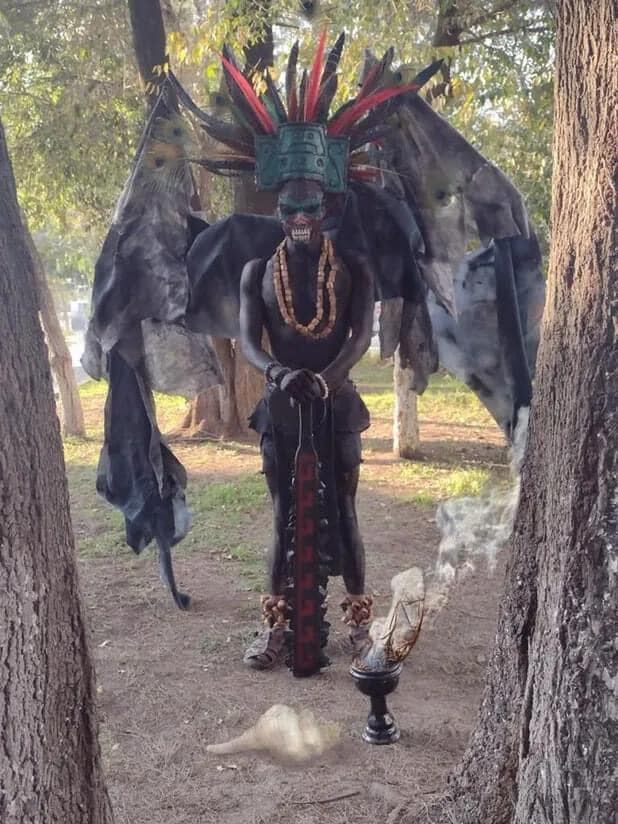 Rechazan increíble disfraz de Mictlantecuhtli en concurso de disfraces mexicanos en CDMX