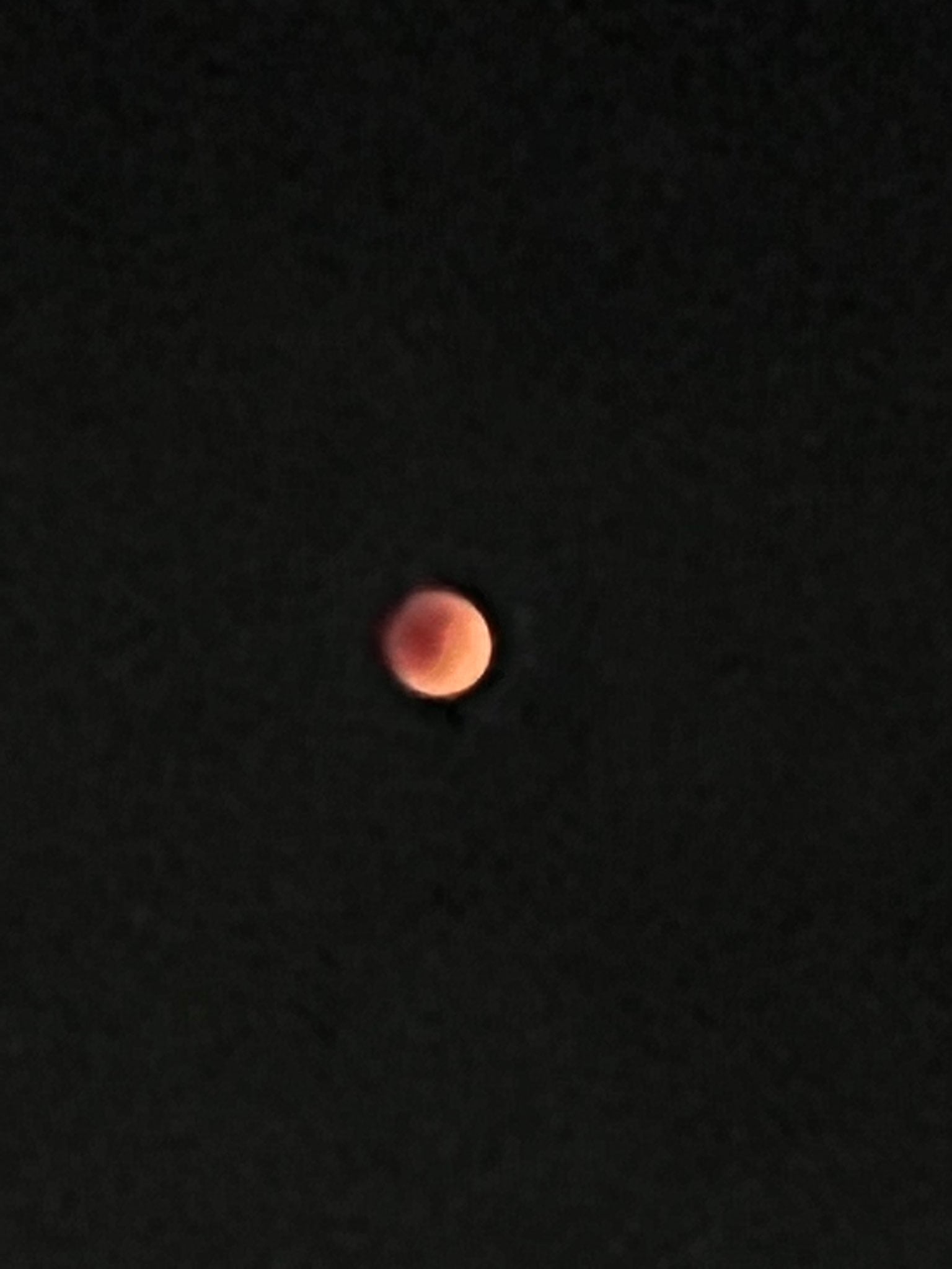 Fotos con mala calidad del Eclipse Lunar 2022