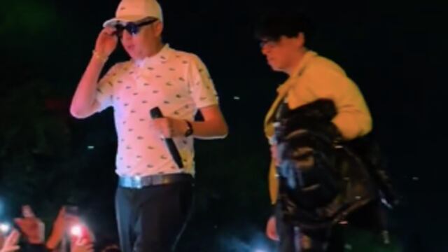 Dani Flow corre a fan de concierto