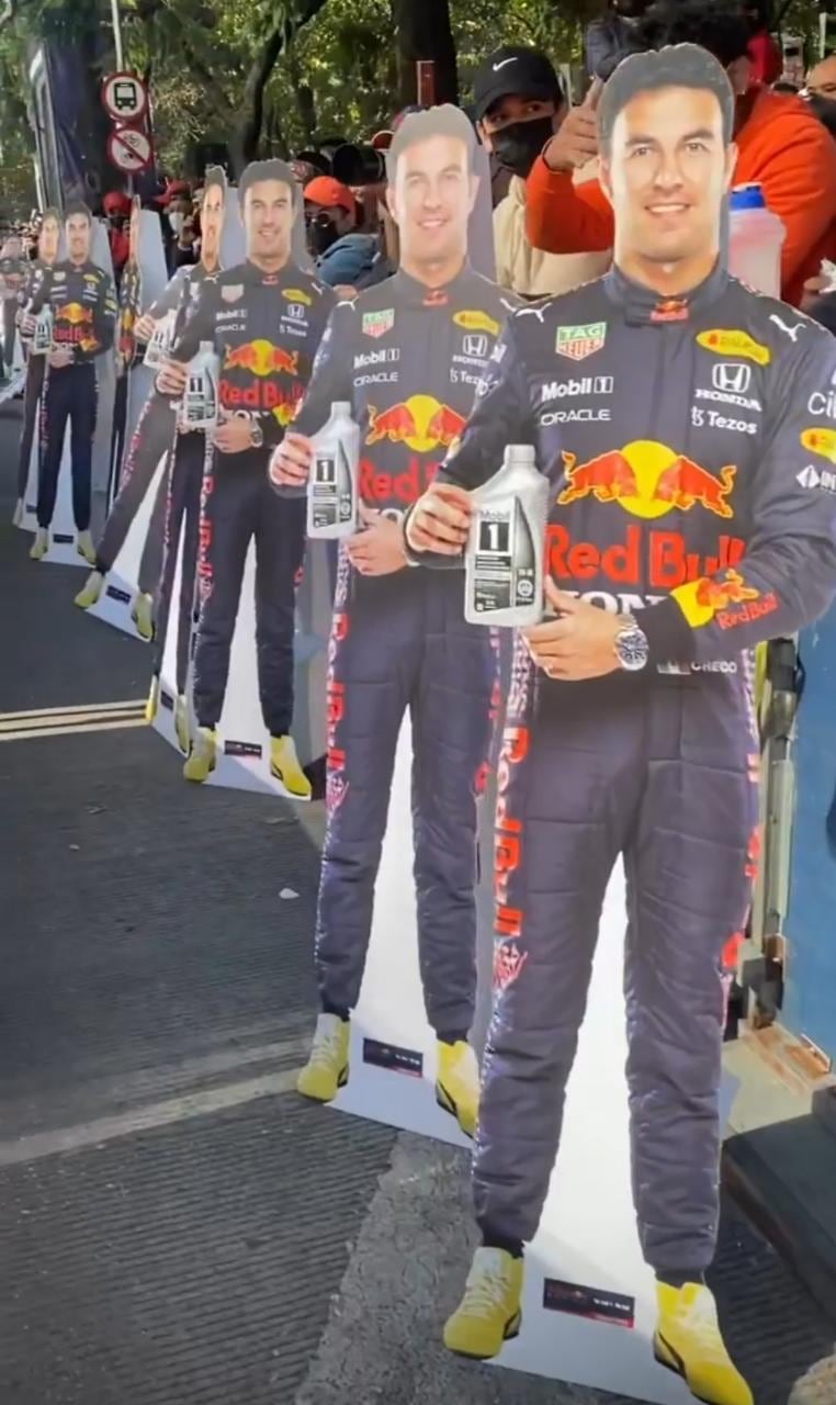 El Checo Pérez de cartón se presenta en el Red Bull Show Run CDMX 2021
