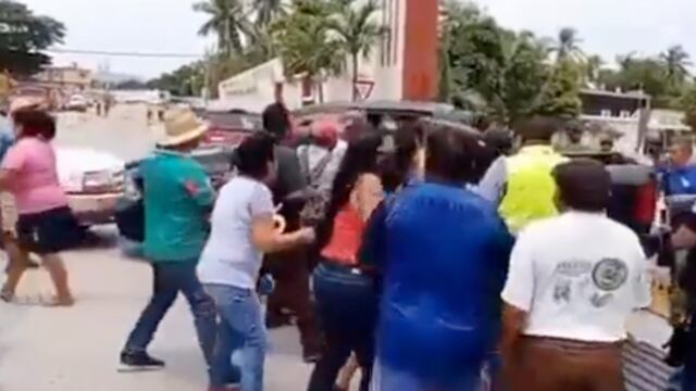 Pobladores de Oaxaca se enfrentan con policía para liberar a Juan Carlos Osorio “el Carlangas”