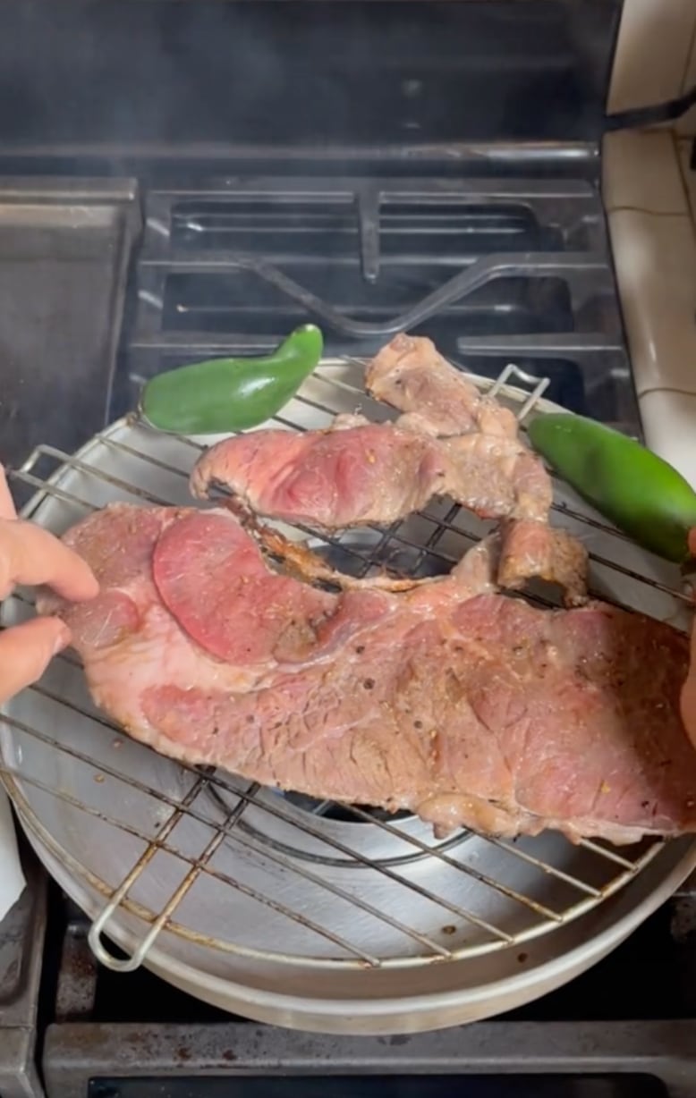 Fugitivo, asador para estufa hecho en México