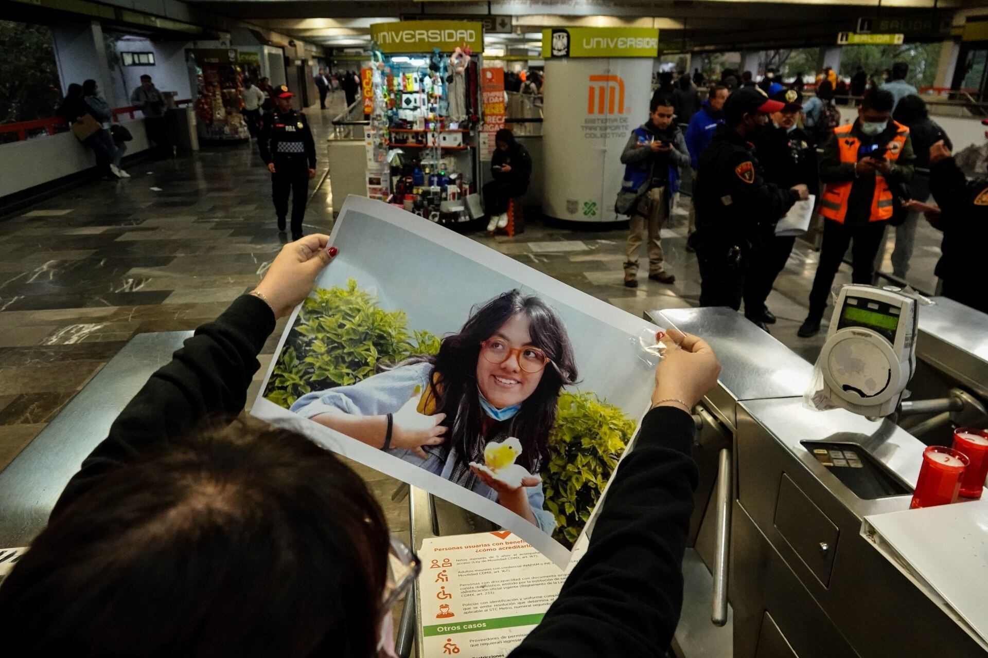 Protestan por muerte de Yaretzi Adriana Hernández en Metro Universidad