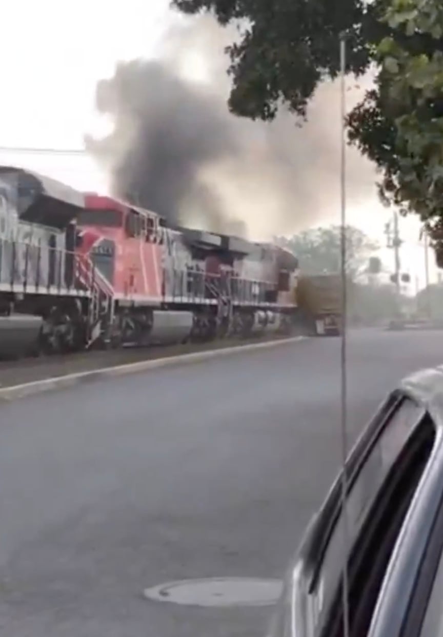 Bloqueos y violencia en Colima tras enfrentamiento en Tecomán