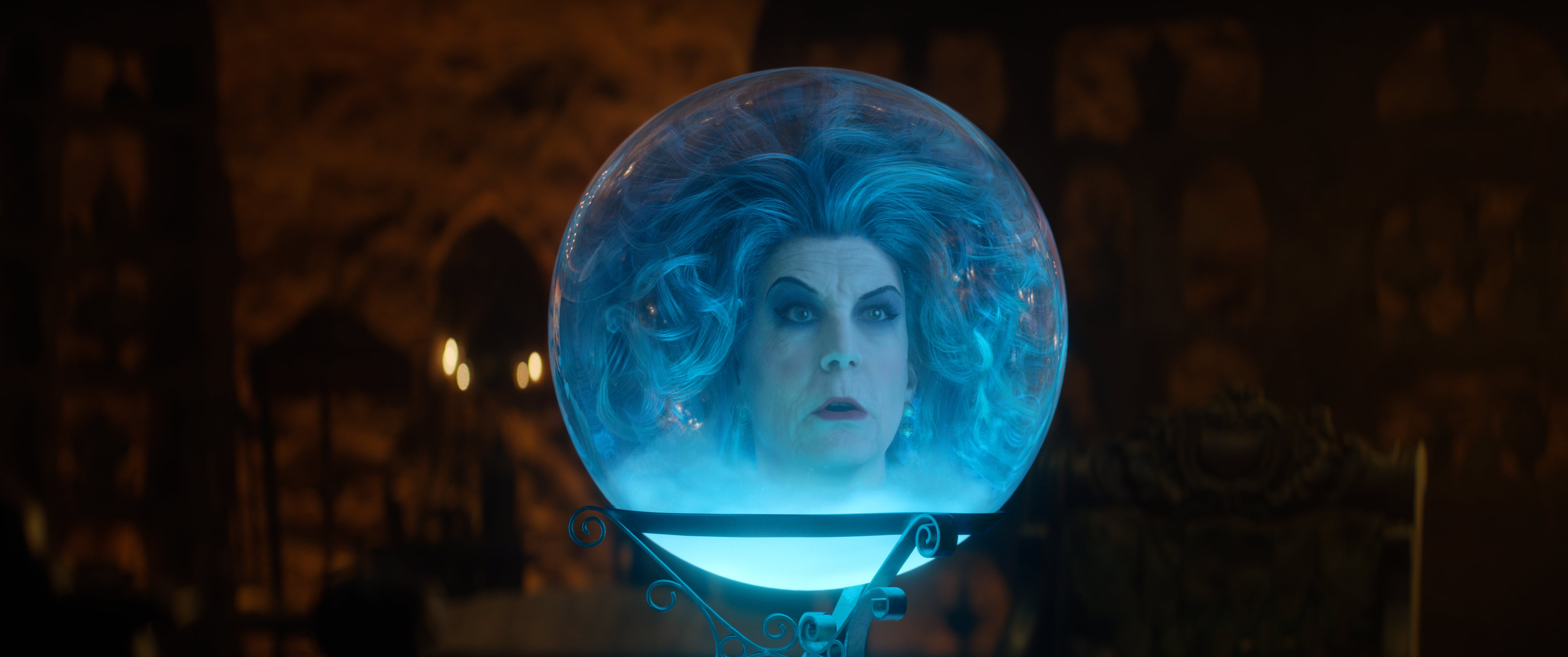 Jamie Lee Curtis como Madame Leota en Mansión Embrujada de Disney