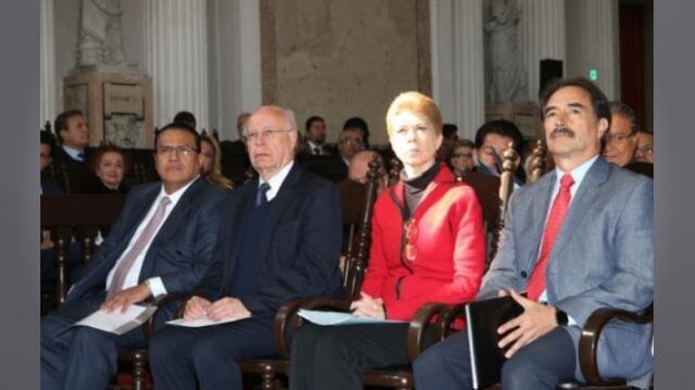 Tanto Narro como Pagés hablan de una supuesta intervención de la cúpula priista para la renovación del partido, el ex secretario de Salud, incluso aludió a su antiguo jefe, es decir: Enrique Peña Nieto.