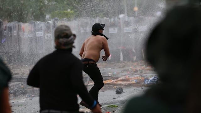 Jalisco: manifestación por agua limpia deriva en enfrentamientos con policías