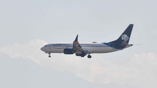 Controladores aéreos irán a huelga el lunes si fracasan negociaciones