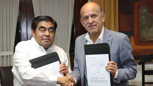 El gobernador de Puebla firmó acuerdo con el Insabi.
