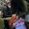 “Chucky” ataca a quienes no usan cubrebocas en el metro de Nueva York