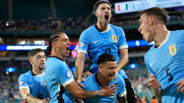 Celebración del gol de Uruguay