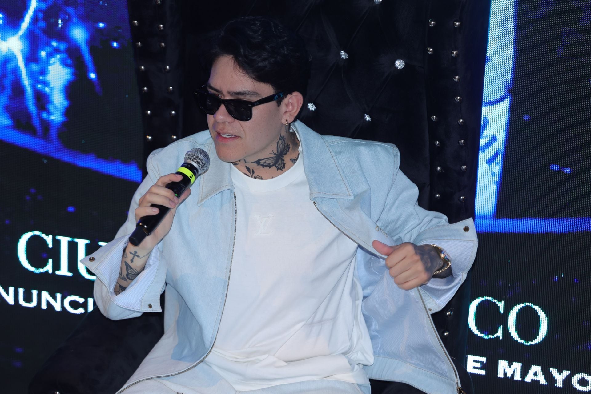 Junior H, cantante.