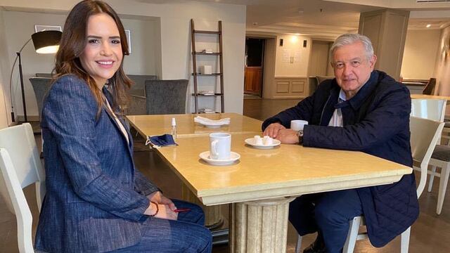 Clara Luz Flores y AMLO