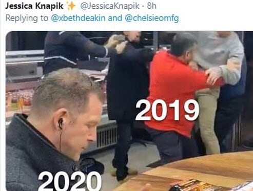 Chris continuó comiendo sus papas tranquilamente.