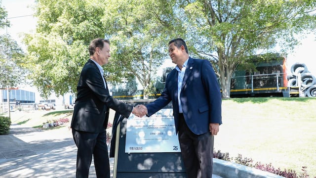Diego Sinhue Rodríguez celebra aniversario de Grupo DEACERO