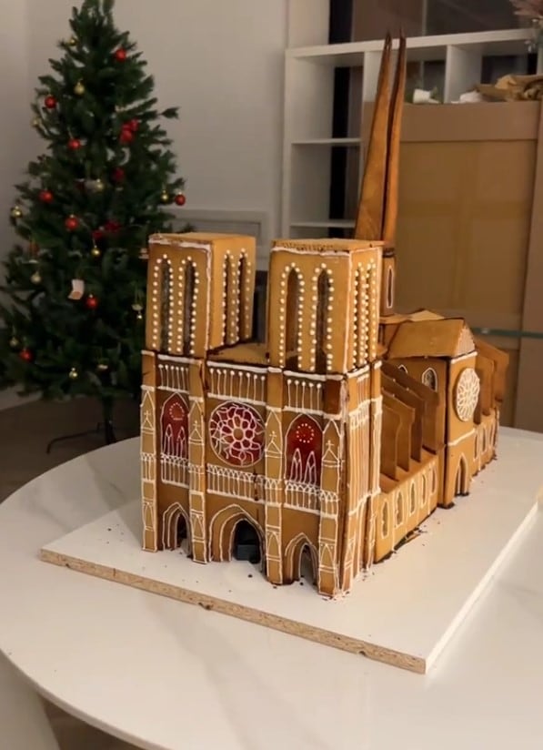 La Catedral de Notre Dame en galleta de jengibre creada por la tiktoker RoRo Bueno