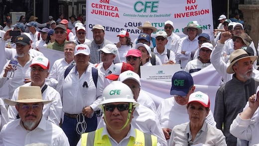 Inicia marcha de jubilados desde el Senado hacia el Zócalo