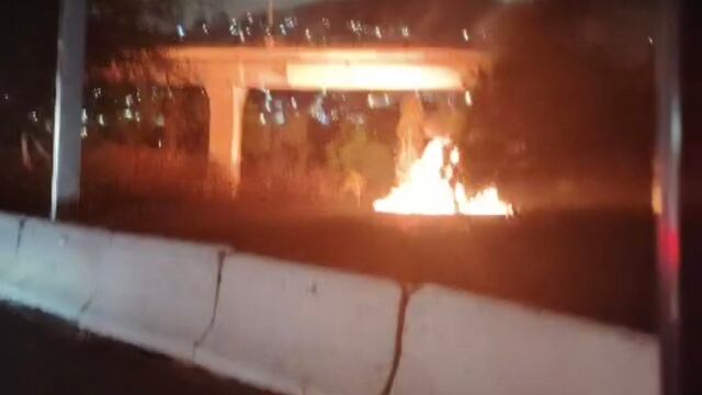 Autopista México-Querétaro hoy 21 de marzo: cierran circulación por tráiler que se incendió