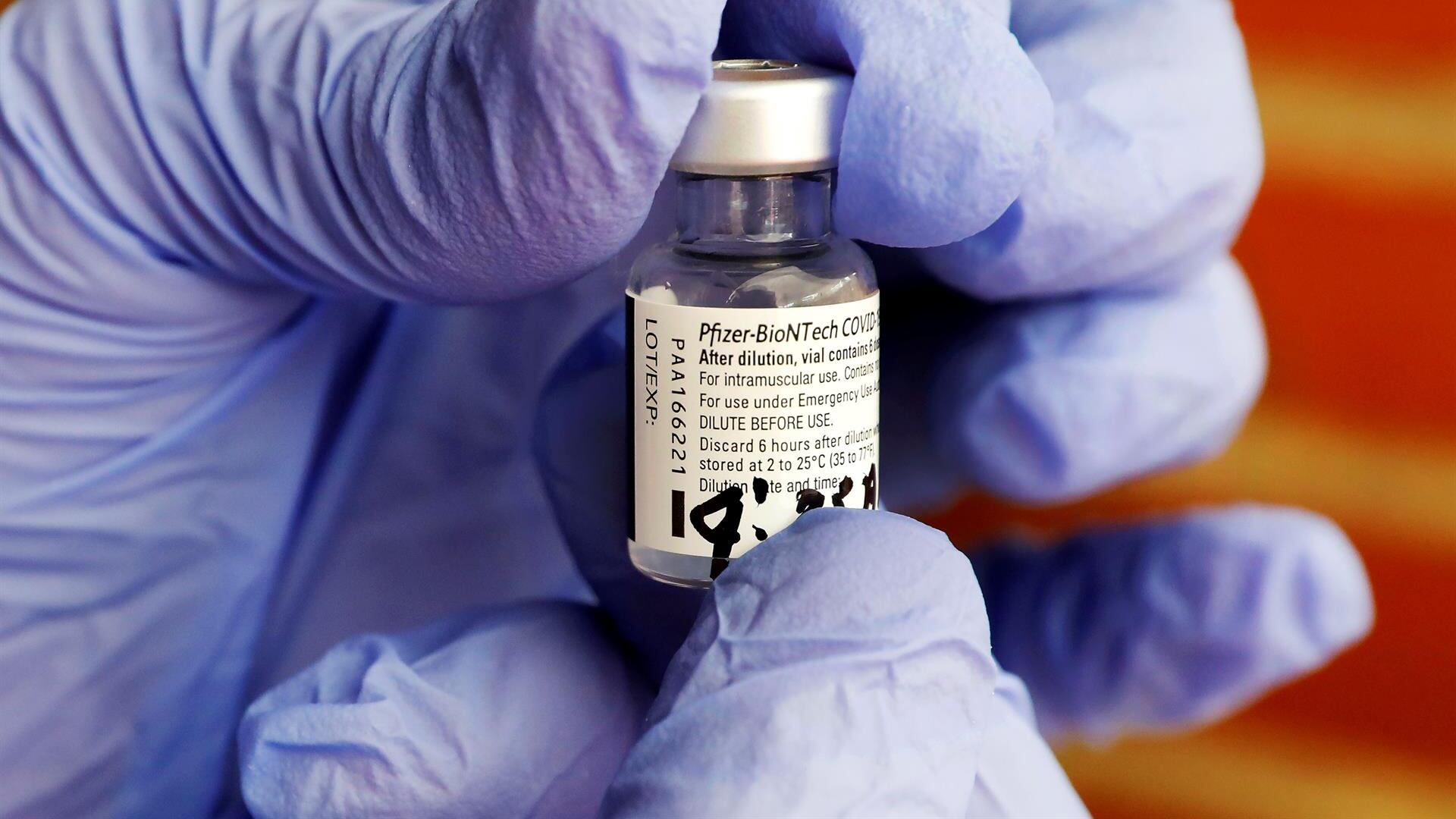 Pfizer-BioNtech sacará nueva vacuna para la variante Ómicron en marzo 2022