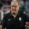 Marcelo Bielsa arma tremendo escándalo en conferencia: habló pestes de la Copa América y se peleó con periodistas