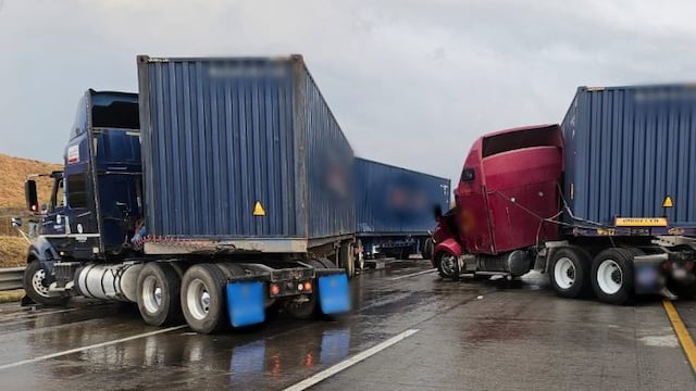 Choque de tráileres en la Autopista México–Querétaro provoca caos vehicular