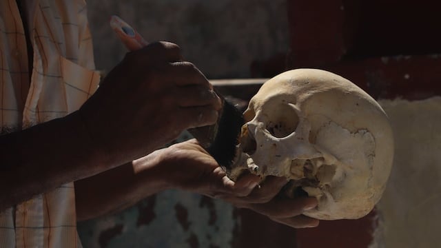 La limpieza de los Santos Restos