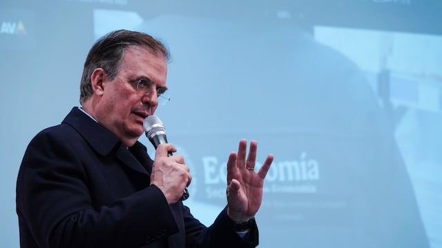 Marcelo Ebrard anuncia histórico golpe contra la piratería