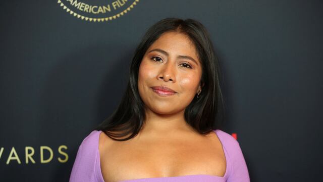 Actriz Yalitza Aparicio posa en los AFI Awards