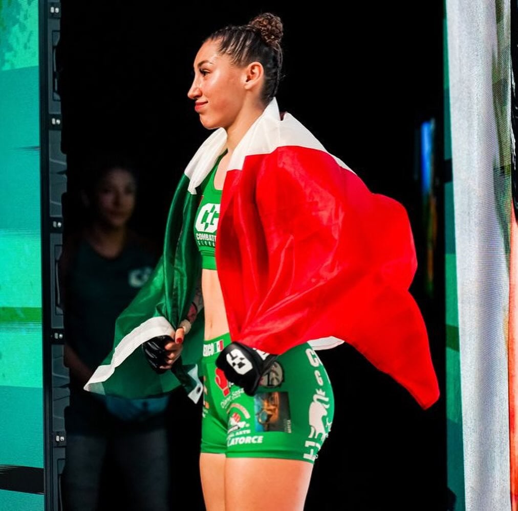 Regina Tarín, peleadora MMA