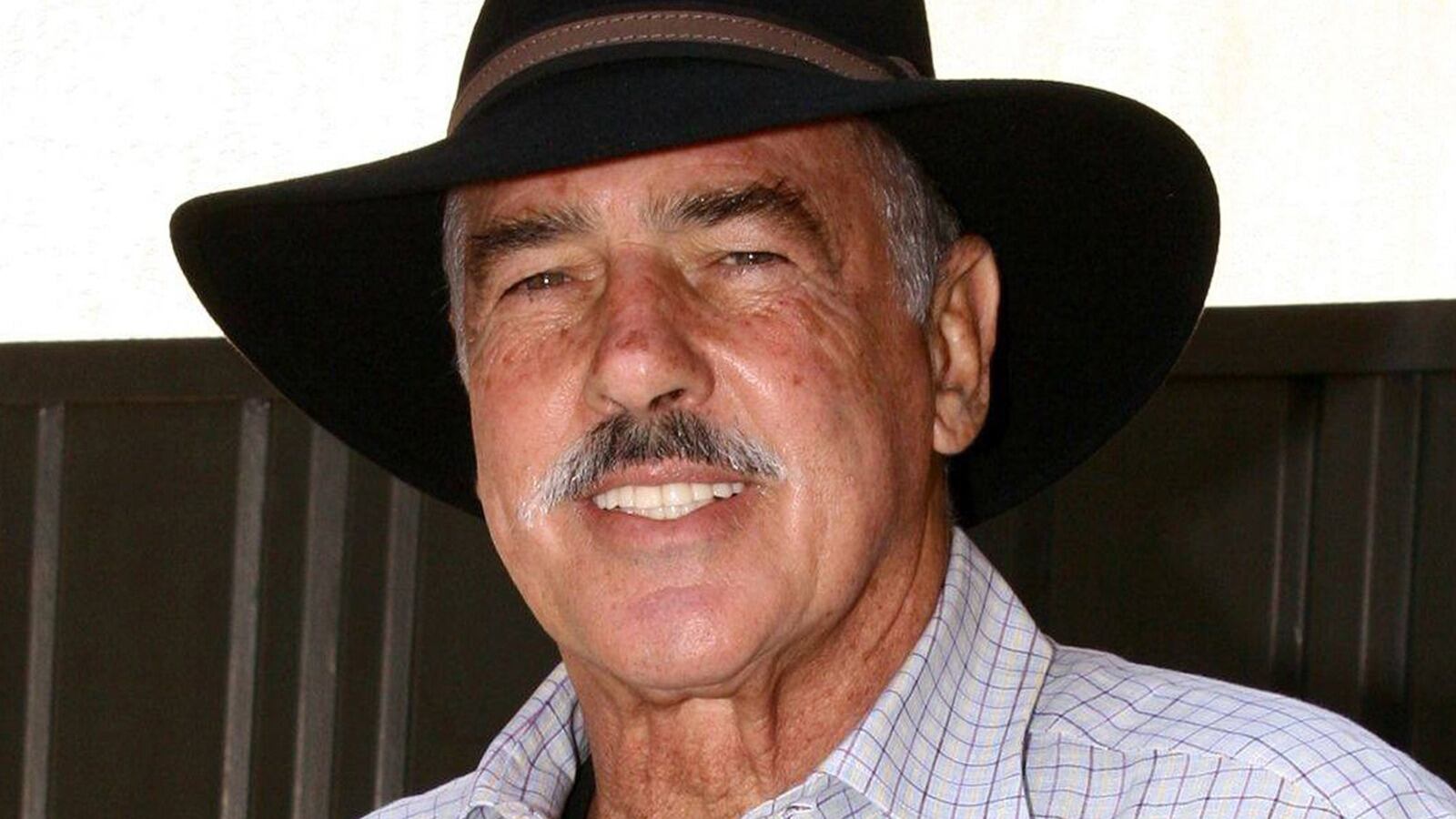 Así es el busto de Andrés García a cuya develación no invitaron a Margarita Portillo