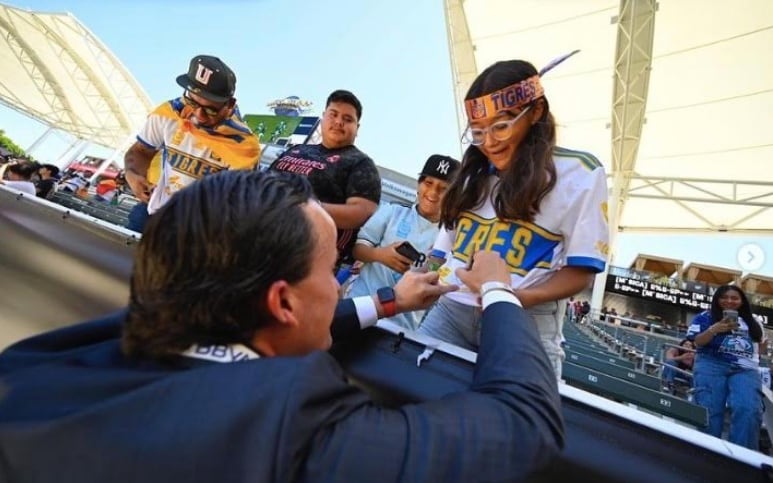 Mikel Arriola haciendo campaña/Foto: Hincha Pelotas