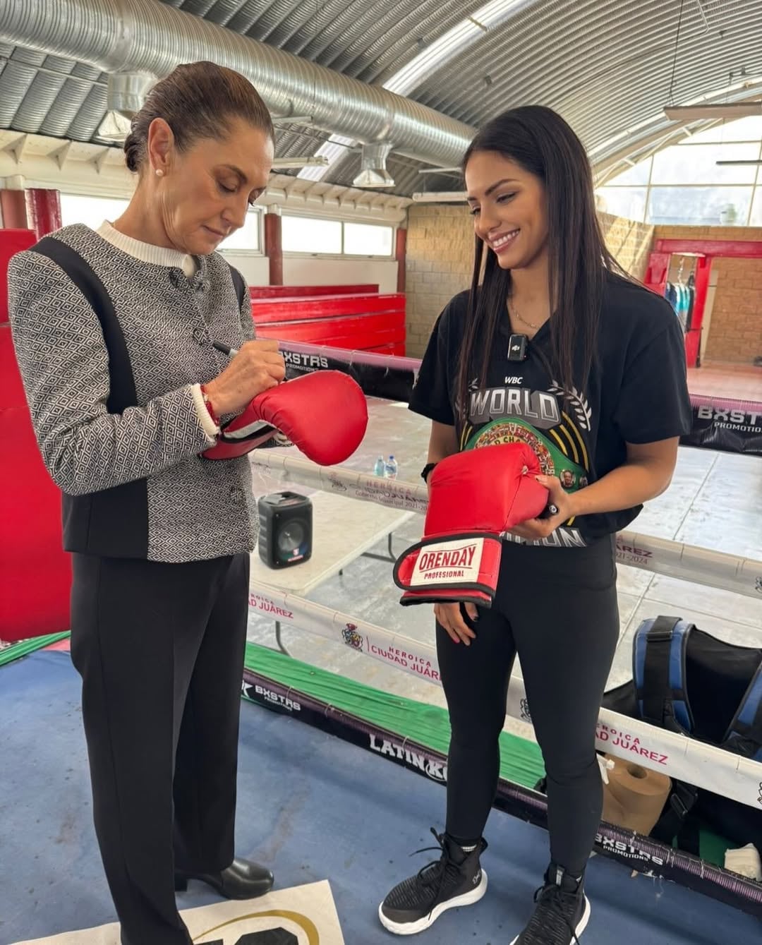 Claudia Sheinbaum boxea junto a La Bonita Fernández