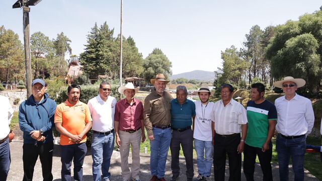 Alfredo Ramírez Bedolla visita lago y manantiales de Pátzcuaro