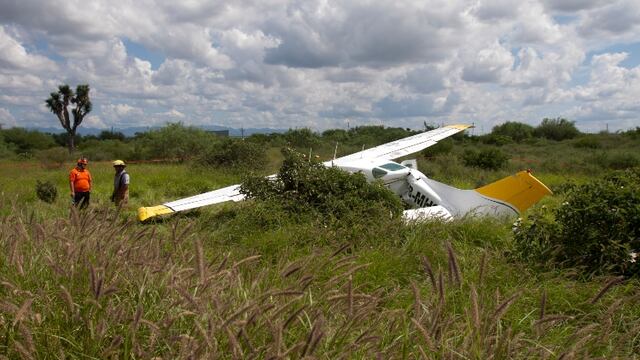 La avioneta cayó cerca del Autódromo de Monterrey