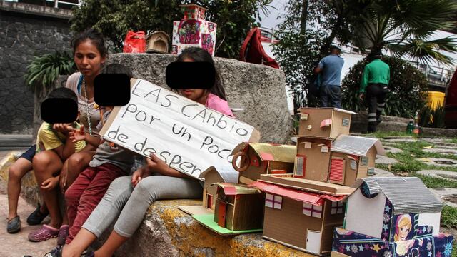 Mujer y sus hijos en CDMX