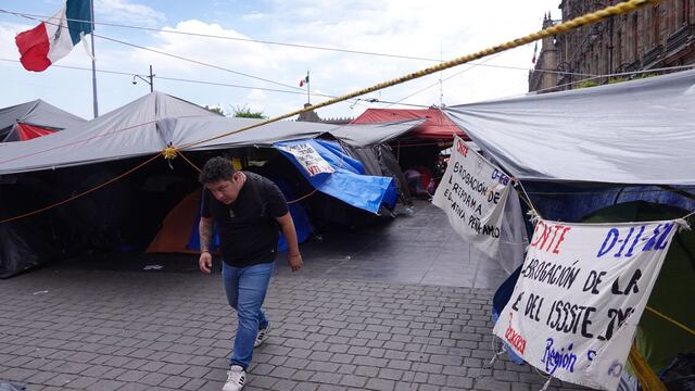 Continúa plantón CNTE en el Zócalo