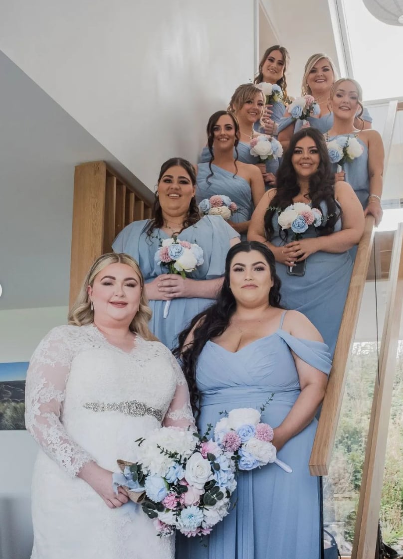 Kayley con sus damas de honor