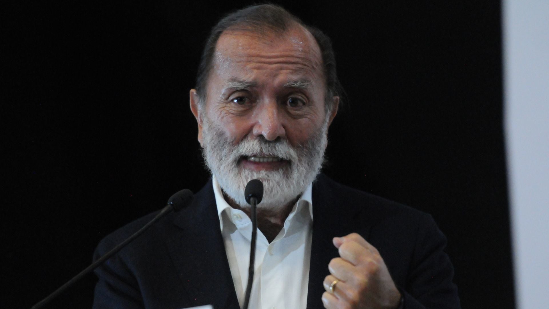 ¿Quién se esconde?