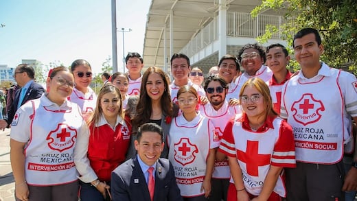 Libia Dennise García entrega apoyos de vivienda y kits comunitarios en Guanajuato