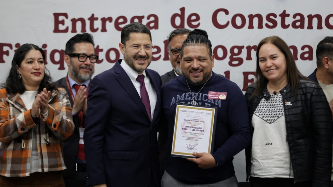 Martí Batres entrega más de 200 finiquitos de FOVISSSTE en CDMX