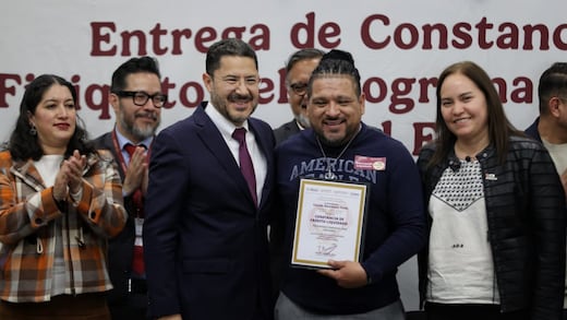 Martí Batres entrega más de 200 finiquitos de FOVISSSTE en CDMX