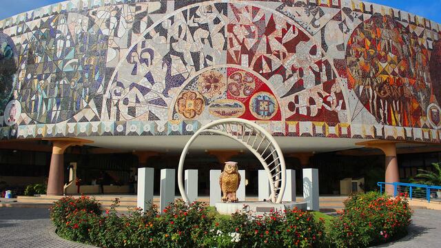 Cae estudiante de tercer piso en Facultad de Ciencias Químicas de UANL.