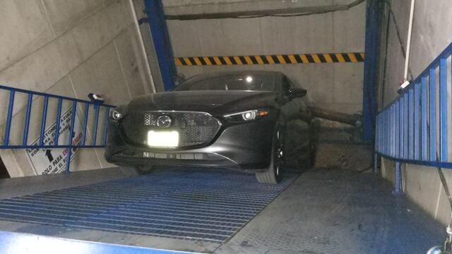 Se desploma elevador de autos