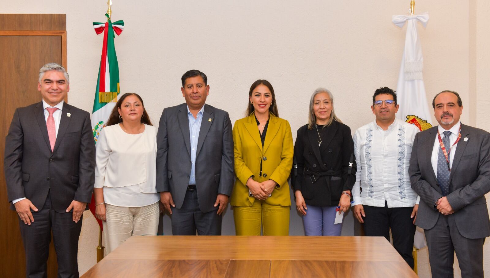 Mónica Chávez presenta Programa Integral de Profesionalización con becas del 100% en Edomex.