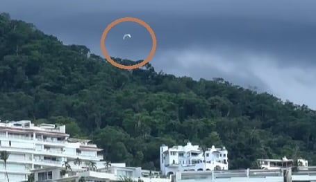 Turista terminó volando sin control tras soltarse de moto acuática en Puerto Vallarta