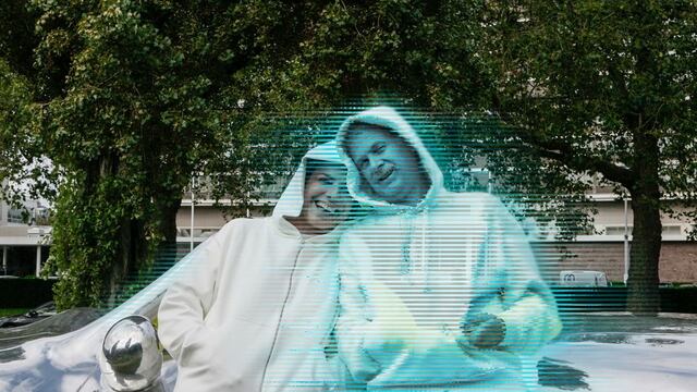 Alicia Framis y su novio holograma