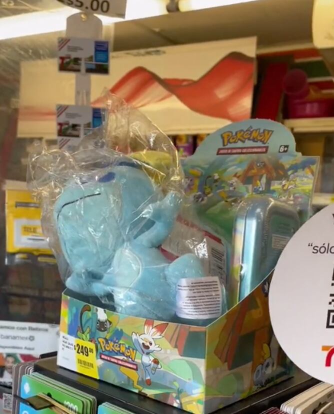 Latitas con cartas coleccionables de Pokémon del 7 Eleven